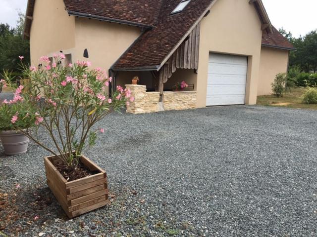 Cottage A La Campagne Avec Piscine Et Spa Ardentes Exterior photo